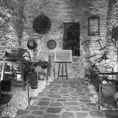 Вилла Castello Di Volognano Понтассьеве